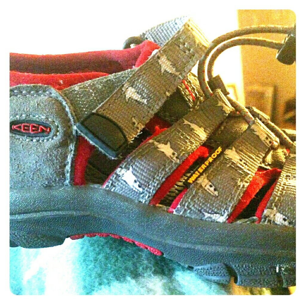Boys Keen strapped sandals